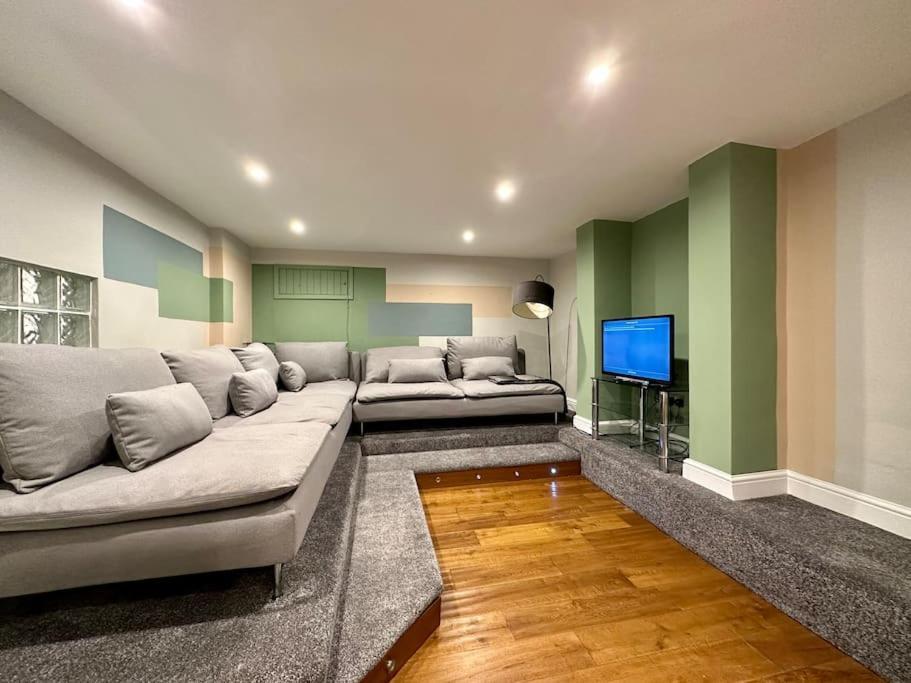 Stunning 5 Bed House In Chapel Allerton, Sleeps 9 Leeds  Eksteriør bilde