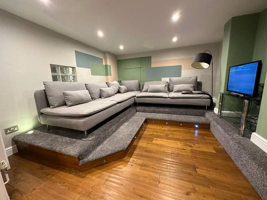 Stunning 5 Bed House In Chapel Allerton, Sleeps 9 Leeds  Eksteriør bilde